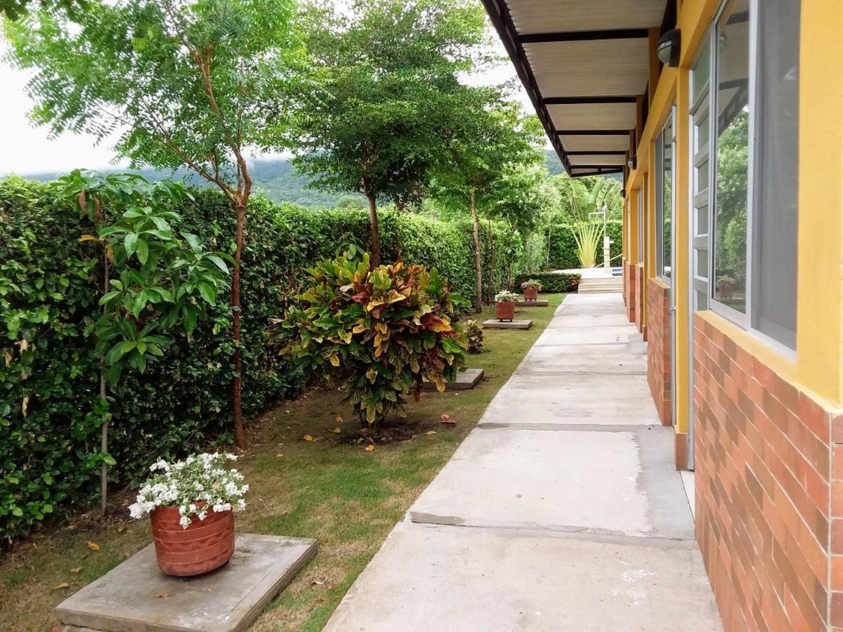 C&H Casa Campestre El Oasis Ricaurte Girardot Bed & Breakfast Luaran gambar